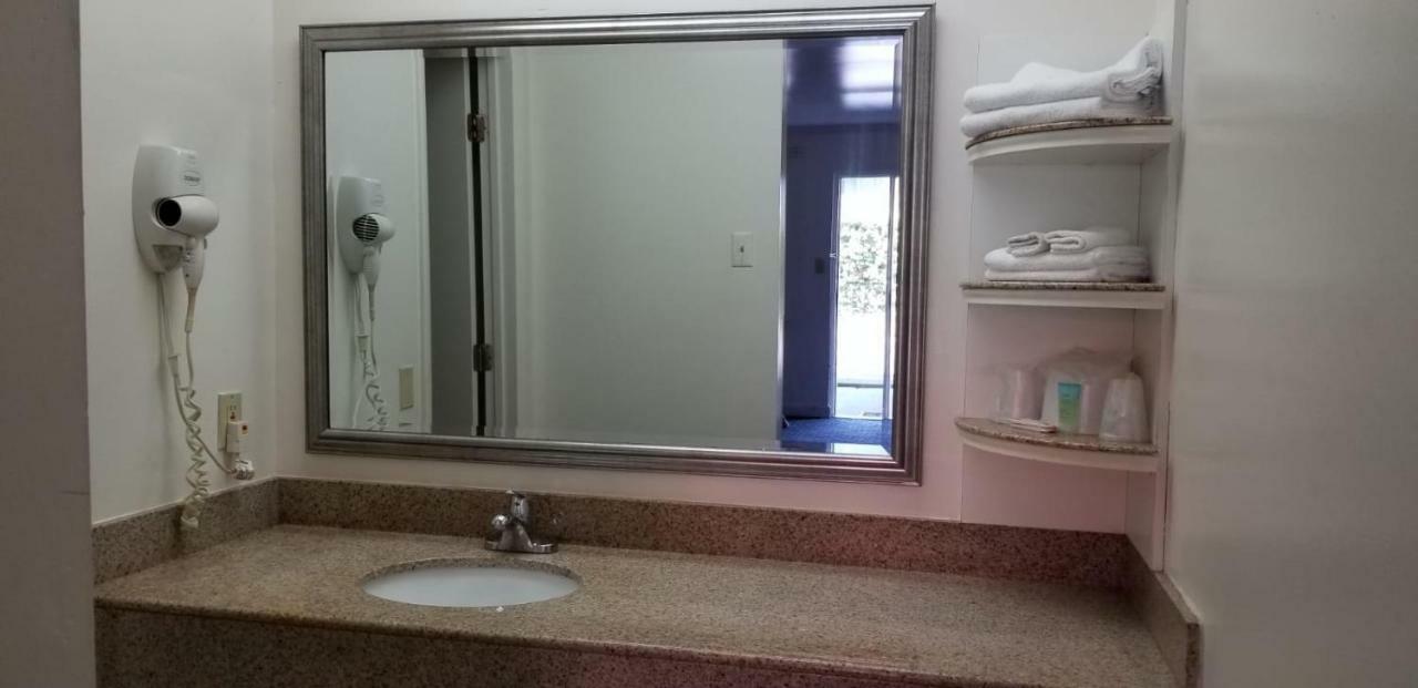 Budget Lodge Newport News Exteriör bild